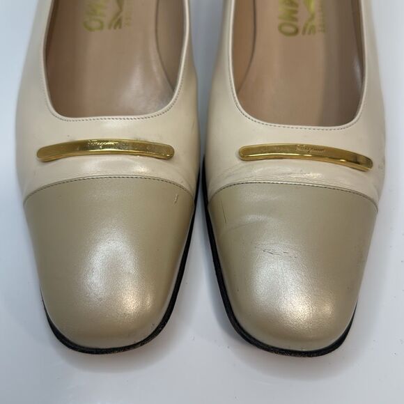 Salvatore Ferragamo Vintage Beige Block Heel Pumps Gold Cap Toe Sz 9 AA - Picture 6 of 7
